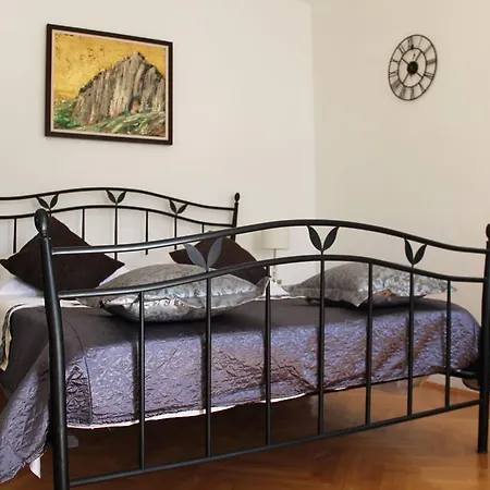 Spiro Apartment *
